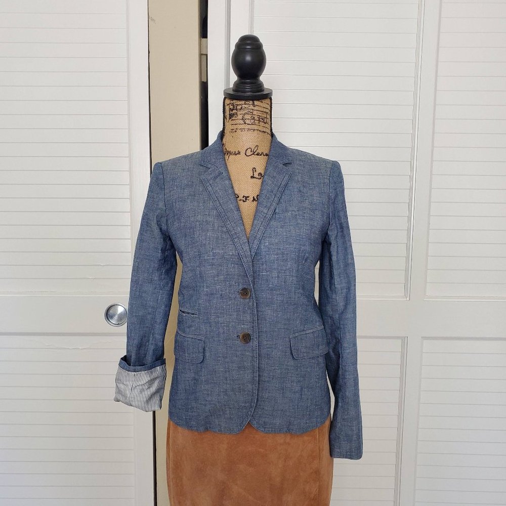 Like New JCREW Schoolboy Chambray Jacket 3 pockets Size 2 Reg.